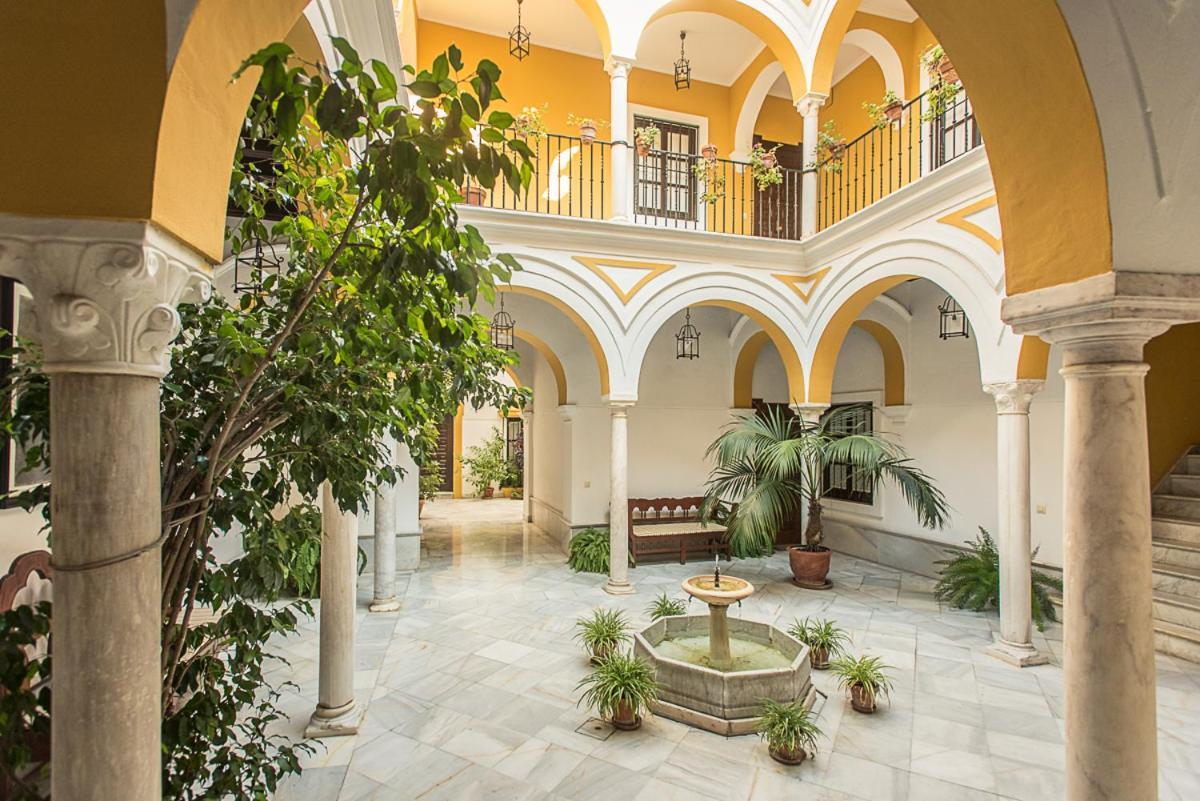 Magico Apartamento En Casa Palacio Del Siglo XVII Seville Exterior photo